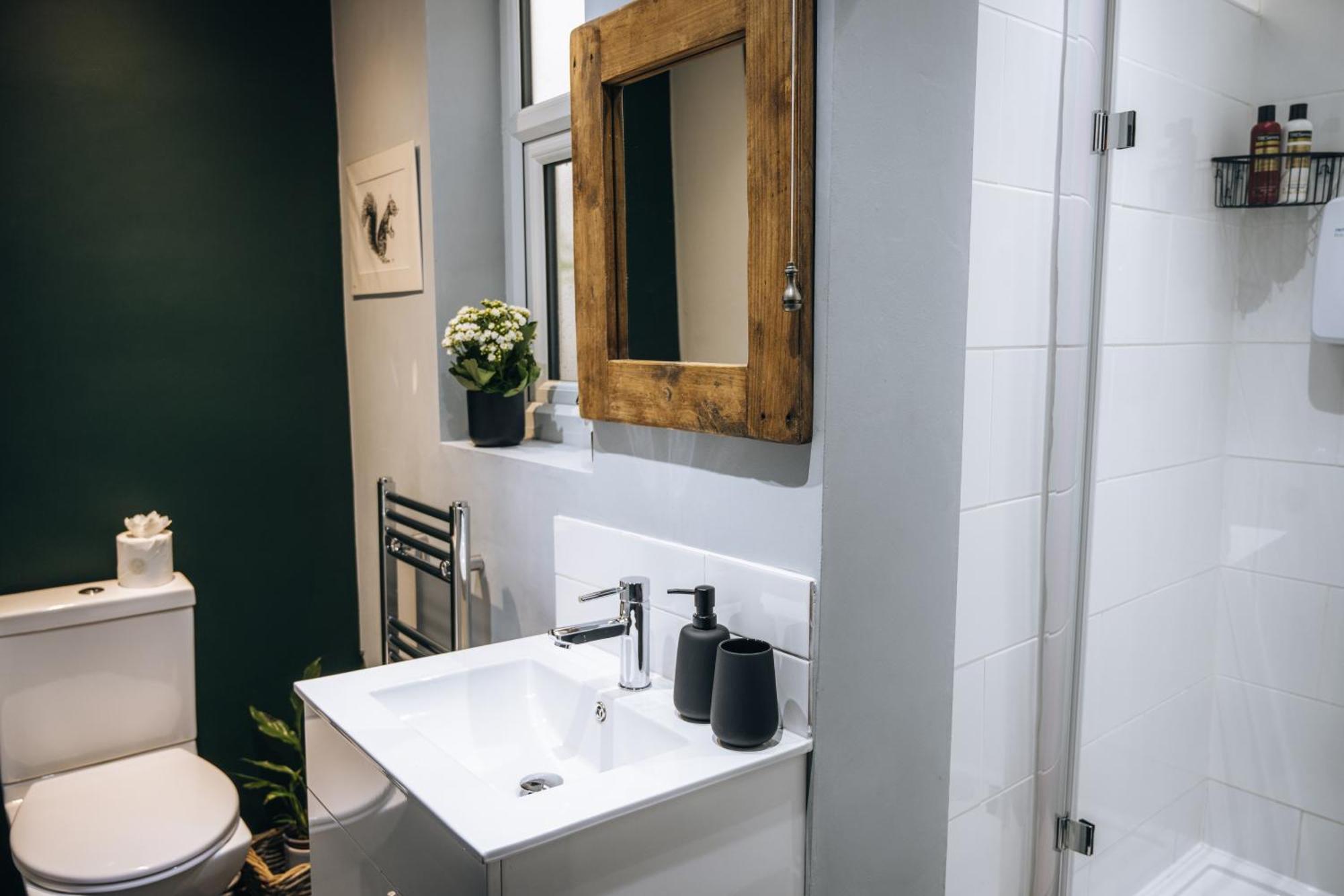 The Bolt Hole - Stratford Upon Avon - Central - Free Offstreet Parking - 2 Bed Luxury Apartment المظهر الخارجي الصورة